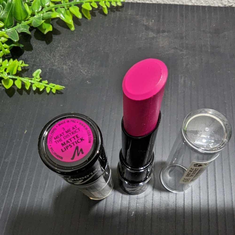 Manhattan Matte Lipstick Bright shock Pink New #3 Meat me at the district UK